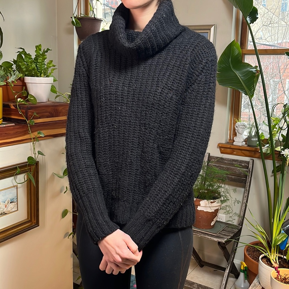 Black turtle neck sweater - Banana Republic - Size medium
